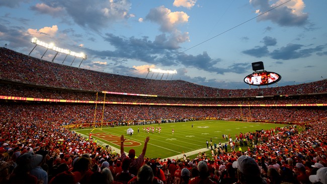 Family of Young Chiefs Fan Accused of ‘Blackface’ Files Suit Against Deadspin