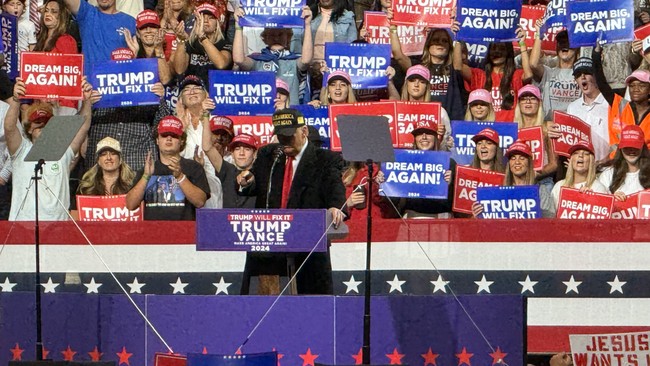 Donald Trump Brings Down the House at Middle Georgia Rally