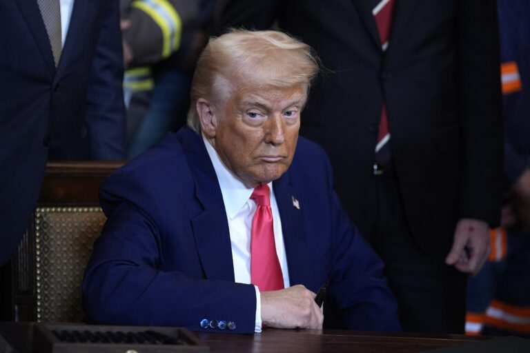 Pic: Trump admin approves 120,000+ visas for foreign workers