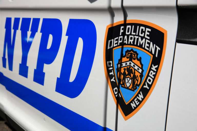 Video: Manhunt underway after 11 teen gang members attack NYPD cops
