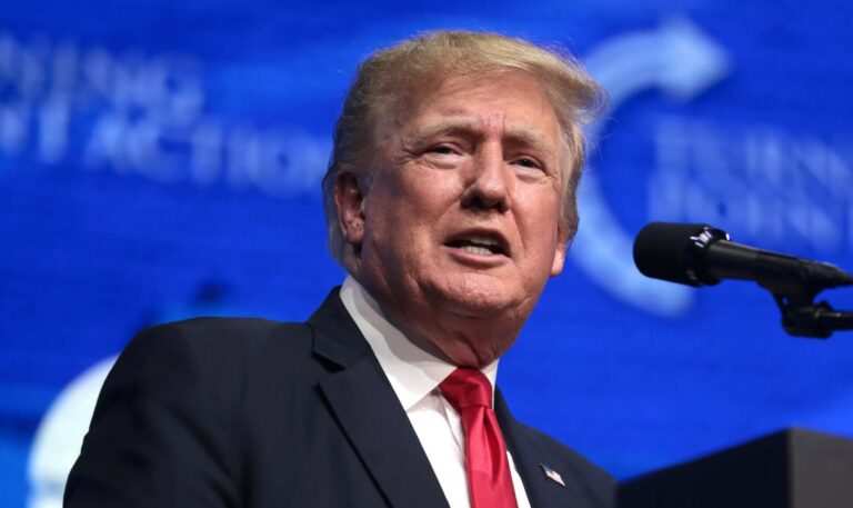 Video: Trump awards first ‘Medals of Sacrifice’ to 3 cops killed in Florida